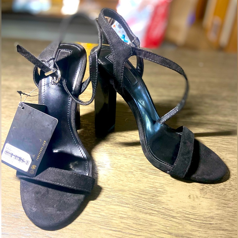 Women’s heels size 6 NWT